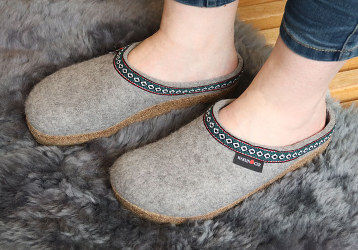 clog type slippers