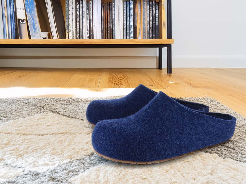 HAFLINGER Grizzly Torben vilten klomp van zuiver wolvilt Medium blauw, maat 50